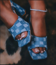 Load image into Gallery viewer, Naomi Skye - Bumble By ColeyB.